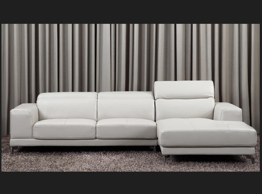 Bộ bàn ghế sofa da công nghiệp của chúng tôi là sự kết hợp hoàn hảo giữa thiết kế đẳng cấp và tính tiện nghi. Sản phẩm của chúng tôi có độ bền tốt, chất liệu da công nghiệp chống trầy xước và thời gian sử dụng lâu dài. Nếu bạn đang muốn nâng cấp không gian sống của mình và tạo ra vẻ đẹp đẳng cấp thì hãy đến với bộ bàn ghế sofa da công nghiệp của chúng tôi.